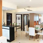 30 Secs To The Beach, 3 Balconies, 2 Bdrms Ensuite